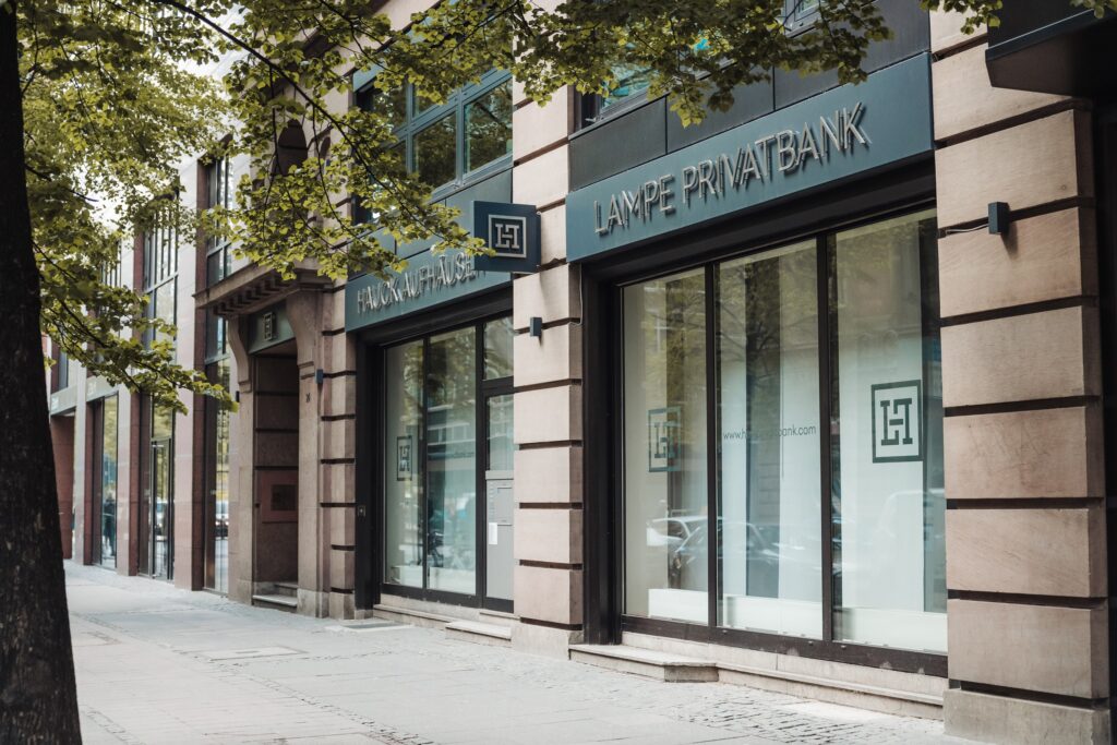 Hauck Aufhäuser Lampe